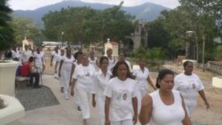 Damas de Blanco logran asistir a misa a pesar de detenciones 