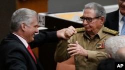 Raúl Castro y Miguel Díaz-Canel. AP Photo / Ramon Espinosa