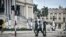 Foto Archivo. Policías cubanos patrullan los alrededores del Capitolio La Habana, la provincia con más actos represivos registrados en diciembre por Cubalex