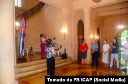 La llamada "Casa de la Amistad", ubicada en Paseo e/ 17 y 19, Vedado, en la que fuera la residencia privada de Catalina Lasa y Juan Pedro Baró.