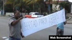 Activistas protestan frente a la Fiscalía General de la República, en La Habana. (Tomado de video de UNPACU)