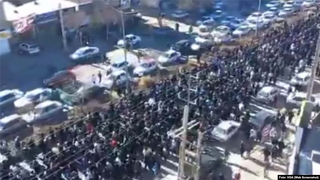 En Bojnourd, en la provincia de Khorasan del Norte, se reportó una de las marchas más grandes durante las protestas en Irán

