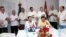 Firma del acuerdo entre la empresa mexicana Dipensa y la estatal cubana Asticar para la construcción de un astilleo en Yucatán.