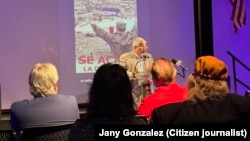 Álvaro Alba durante la presentación del libro "Se acabo la Diversión", de Omar Sixto