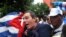 El periodista independiente Lázaro Yuri Valle es detenido el 10 de diciembre de 2015, en La Habana.