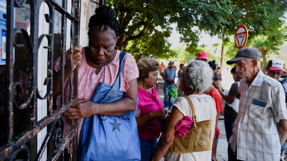 Venta de pollo en Cuba, reflejo de lo absurdo de topar los precios