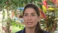 Joven nadadora cubanoamericana sobrepasa sus límites