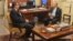 José Ramón Cabañas y el senador Dick Durbin. Foto cuenta oficial en Twitter @SenatorDurbin