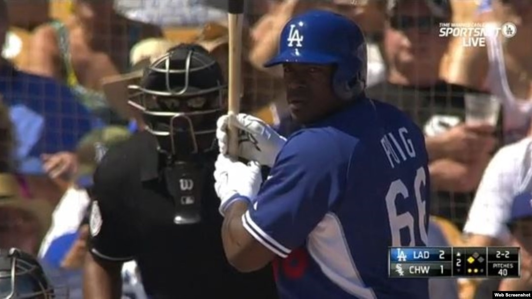 Puig sacó la pelota del parque.