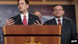 Senadores Marco Rubio, (R-FL) y Bob Menéndez, (D-NJ)