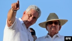 Raúl Castro, y su posible sucesor, el primer vicepresidente de Cuba, Miguel Díaz-Canel.