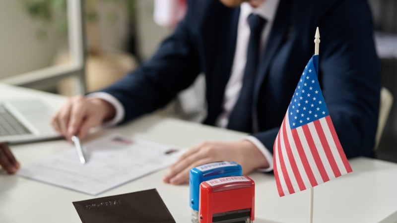 EEUU pausará trámites de visas de inmigrantes de 75 países