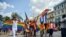 Más de cien personas participaron en una manifestación por los derechos LGBT en La Habana.