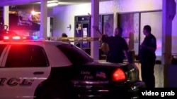 La policía investiga la escena del tiroteo en el club nocturno Blu, de Fort Myers, Florida. (Foto: Captura de video NBC News)