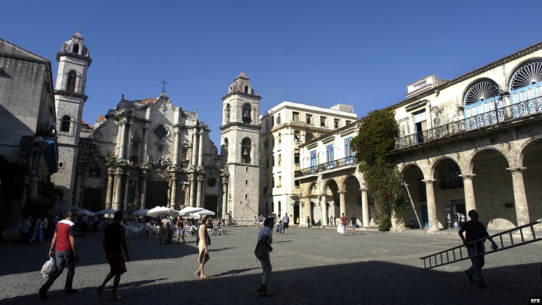 Vista de la Plaza de la Catedral ubicada en La Habana Vieja.