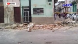 Vista del lugar donde fallecieron las tres niñas en La Habana tras derrumbarse un balcón.