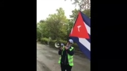 Cubanos frente a la Embajada de Cuba en Suecia