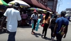 Vendedores y kioscos en Stabroek Market, el mercado más concurrido de Georgetown, Guyana