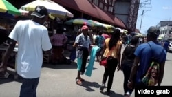 Vendedores y kioscos en Stabroek Market, el mercado más concurrido de Georgetown, Guyana.