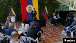 Los legisladores de la oposición se reunieron en un parque de Caracas en 15 de diciembre. REUTERS/Manaure Quintero