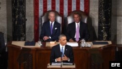 Barack Obama, acompañado por el vicepresidente Joseph Biden (i) y del presidente de la Cámara, John Boehner (d), durante el Discurso sobre el Estado de la Unión, en la Cámara de Representantes de Estados Unidos en el Capitolio, en Washington.