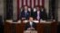 Barack Obama, acompañado por el vicepresidente Joseph Biden (i) y del presidente de la Cámara, John Boehner (d), durante el Discurso sobre el Estado de la Unión, en la Cámara de Representantes de Estados Unidos en el Capitolio, en Washington.