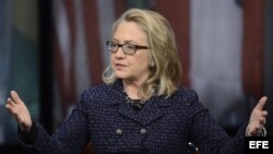 La secretaria de Estado de EE.UU. Hillary Clinton participa en una conferencia en la localidad de Newseum, Washington, Estados Unidos hoy 29 de enero de 2013.