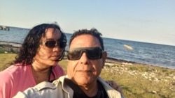 Yunia Figueredo junto a su esposo, el también comunicador independiente Frank Correa.