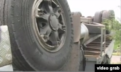 Otro ángulo del camión volcado en Pinar del Río