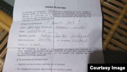 Documento oficial de denegación de entrada a Cuba a cubanos exiliados.