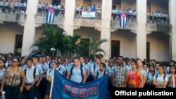 Más de 600 estudiantes del Instituto Preuniversitario “Álvaro Morell Álvarez” manifestaron este miércoles su repudio a las maniobras injerencistas de la organización World Learning, con el ofrecimiento de becas para que los jóvenes cubanos cursen estudios