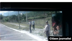 Reporta Cuba Policías detienen autos en Punto de Control carretera al Cobre Foto UNPACUPress