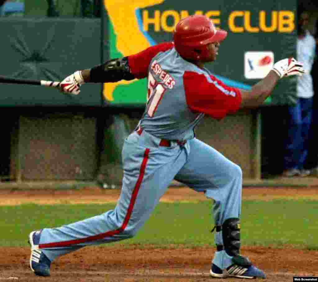 Céspedes debutó en la Serie Nacional cubana con el equipo Granma en 2003 y bateó para .302. Al año siguiente conectó para .313; en 2005 para .351; en 2006 para .306; en 2007 para .284; en 2008 para .323; en 2009 para .345; y en 2010 para .333. &nbsp;