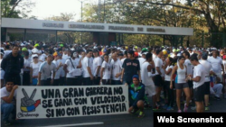 Carrera de protesta y mensajes de paz de 10 kilómetros organizada por la Universidad Simón Bolívar y @llevatumensaje.