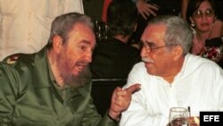 Gabriel García Márquez en una de sus apariciones públicas junto a Fidel Castro.