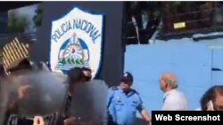 Policia irrumpe en la redacción del diario Confidencial de Nicaragua