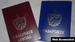 Pasaportes cubanos. (Archivo)