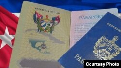 Pasaportes cubanos.