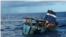 Los cubanos escapan de la isla en precarias embarcaciones como esta.
