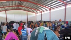  Migrantes cubanos a la espera de una solución que les permita llegar a EEUU