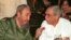 Fidel Castro con Gabriel García Márquez. Foto de archivo, 2002.