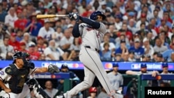 Yordán Alvarez bateó el primer hit y anotó la primera carrera del Juego de las Estrellas.