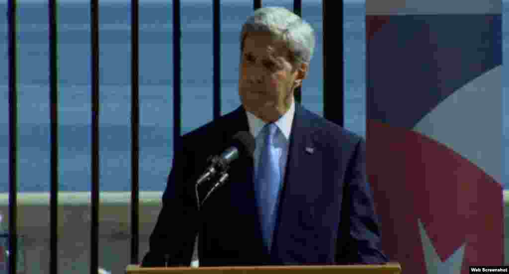 En su discurso, Kerry recordó momentos clave en la difícil relación de los dos países, enemigos durante más de medio siglo, y el cierre de la misión diplomática en 1961 tras la ruptura de relaciones.