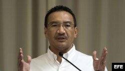 El ministro de Defensa de Malasia Hishammuddin Hussein dijo que no hay planes de rendirse una vez que el submarino Bluefin concluya su trabajo. 