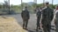El general estadounidense Francis Donovan, jefe del Comando Sur de los EE. UU., visita una ubicación identificada como Guantánamo, Cuba, en esta imagen difundida el 29 de mayo de 2026. Comando Sur de los EE. UU./Material cedido vía REUTERS.