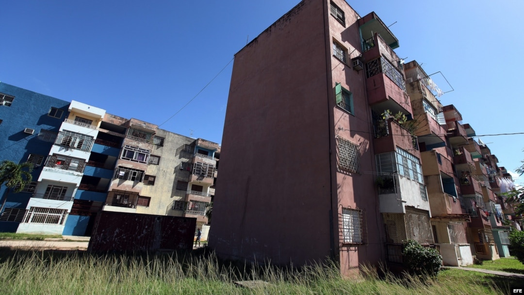 En Cuba casi un 40% de las casas sufre deterioro y al menos un millón padeció destrozos por recientes huracanes.