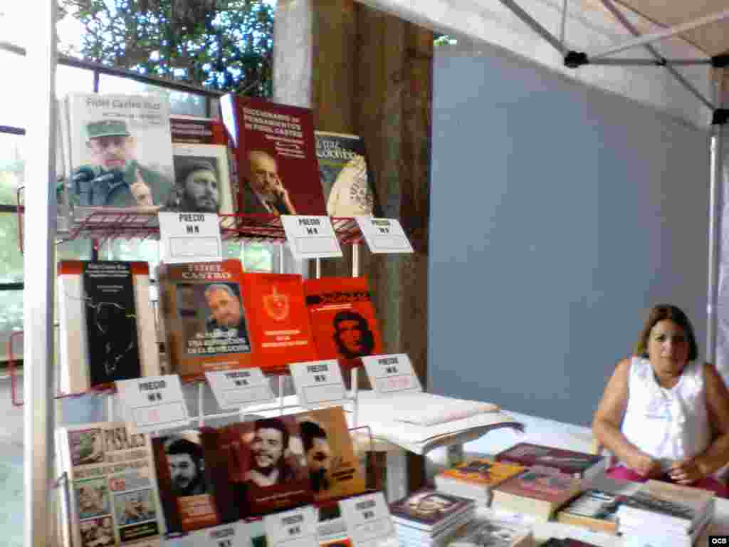 Venta de libros autorizados a leer en Cuba