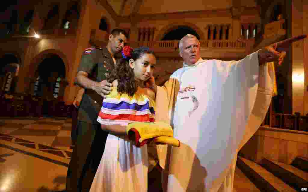 Vista de varios mensajes para el presidente de Venezuela, Hugo Chávez en la iglesia Jesús de Miramar, en La Habana (Cuba).