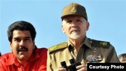 Ramiro Valdés y Nicolás Maduro en La Habana.