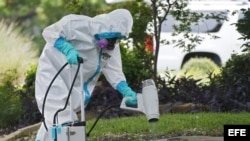 Equipo médico que atendió caso de ébola en Dallas, Texas.